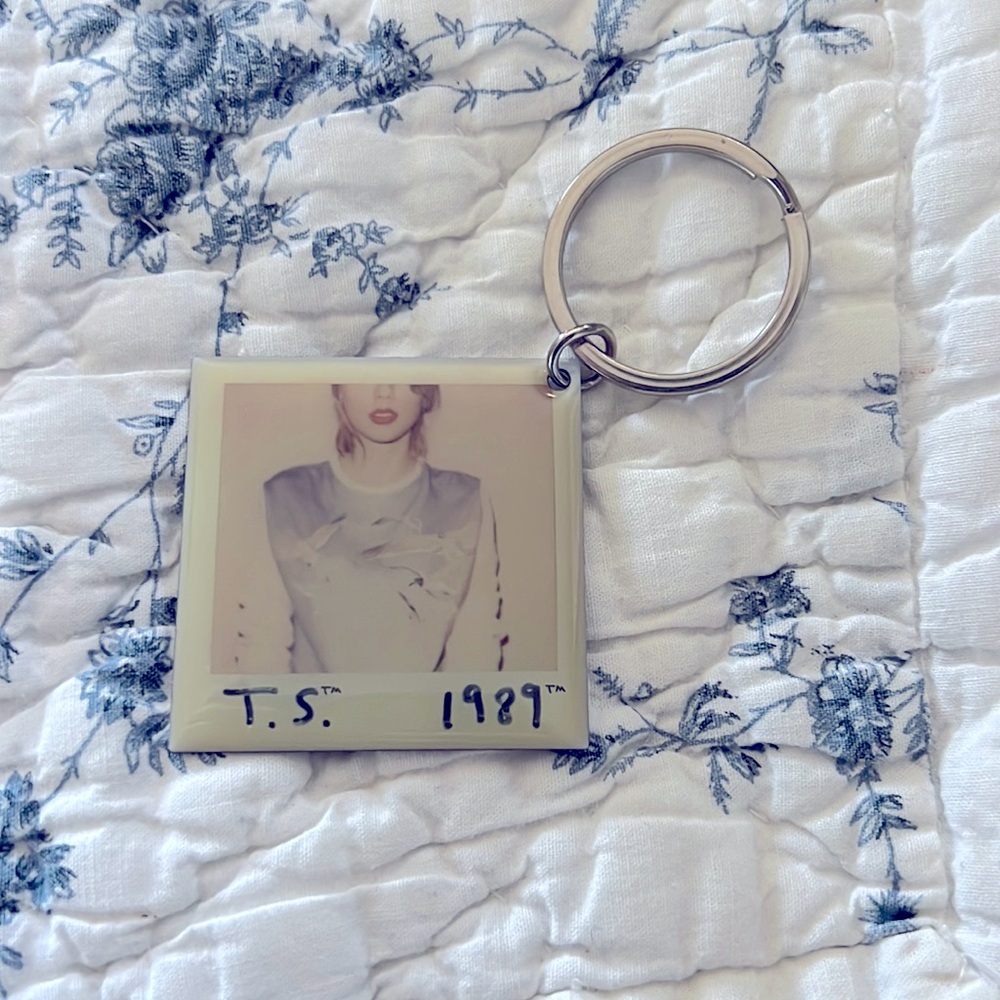 Taylor Swift 1989 Polaroid keychain